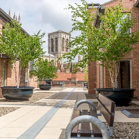 11 Stonegate Court Apartament