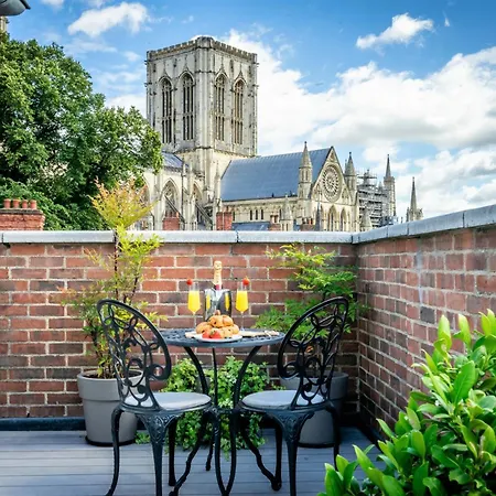 Apartment 11 Stonegate Court